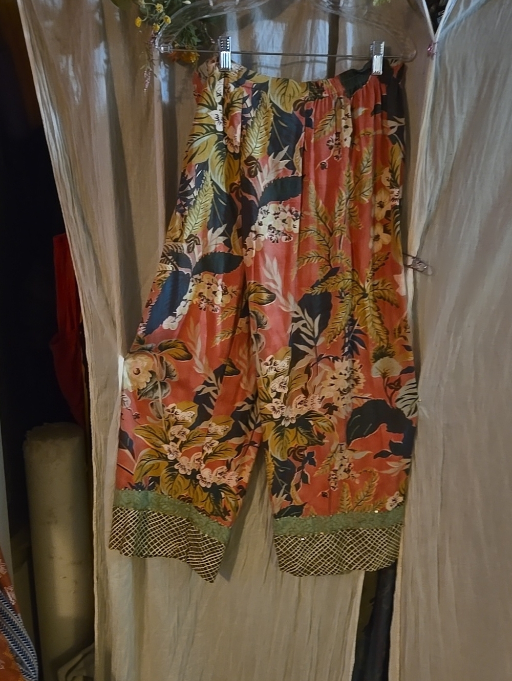 Coral Tropical-Print Wide-Leg Capris with Green Trim